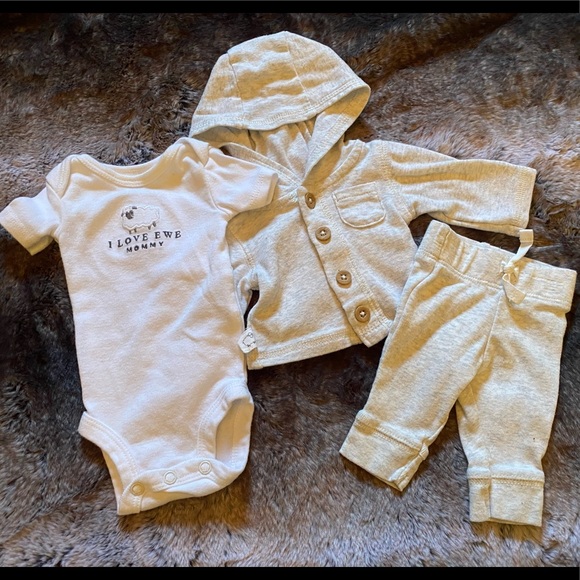 SOLD! Carters Preemie Baby Unisex Bundle Outfits. Jumpsuit and 3 piece set. - Picture 8 of 8